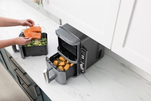 R_SL400UK_InUse_Kitchen_OnCounter_LoadingBasket_Woman (1) R_SL400UK_InUse_Kitchen_OnCounter_LoadingBasket_Woman (1)